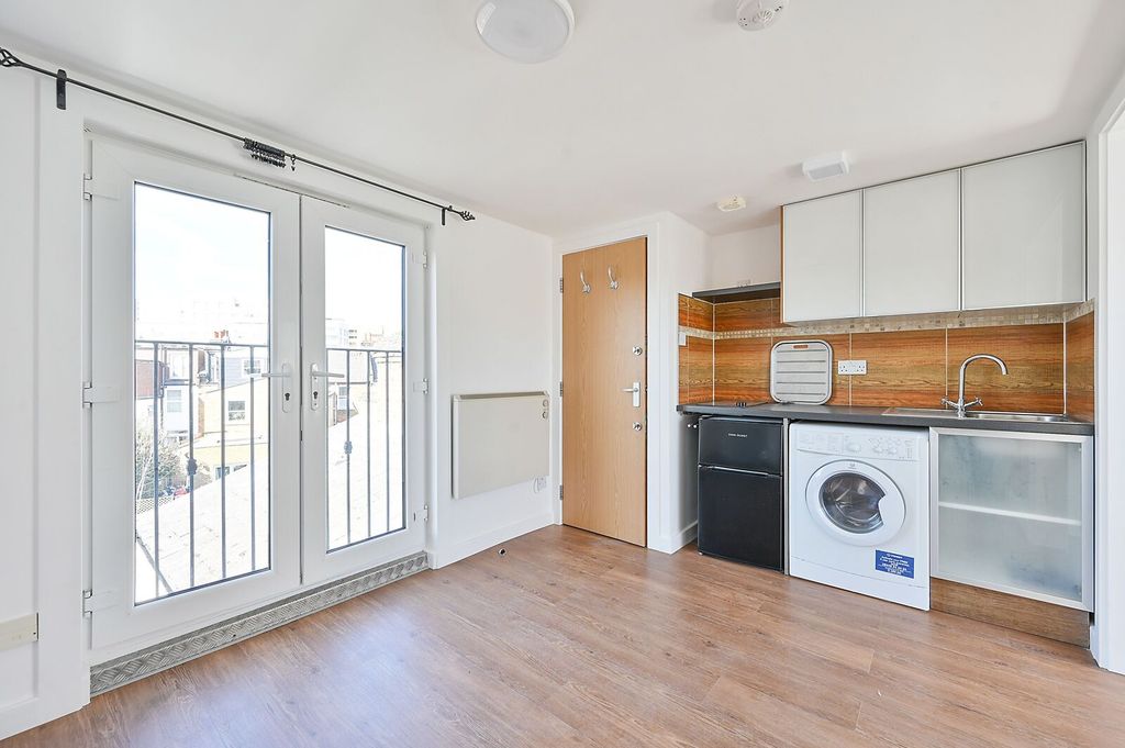 Property photo 1 of 3