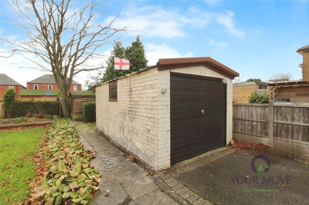 Property photo 2 of 25 Garage