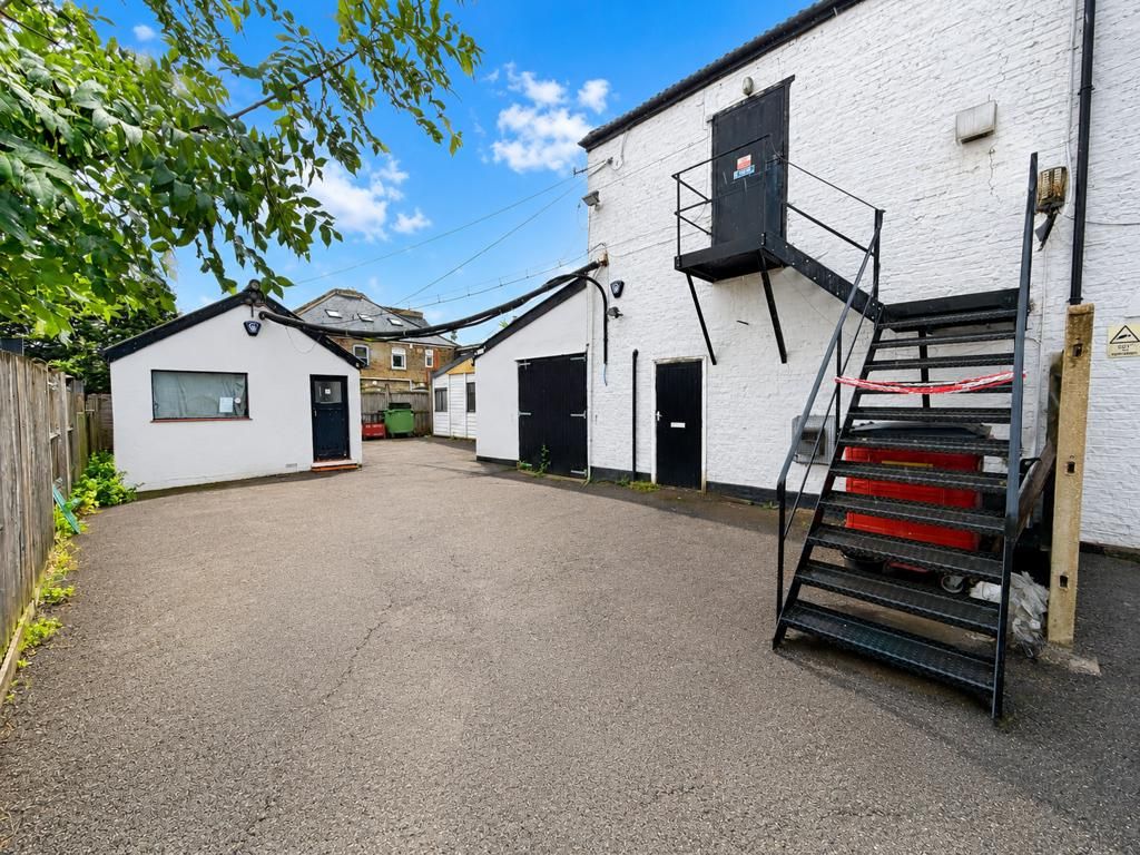 Property photo 3 of 9 Photo 16