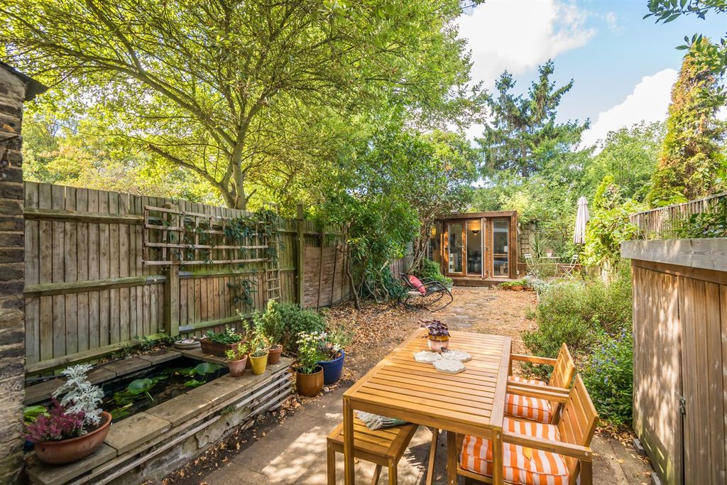 Property photo 3 of 21 Waller Road-22.Jpg