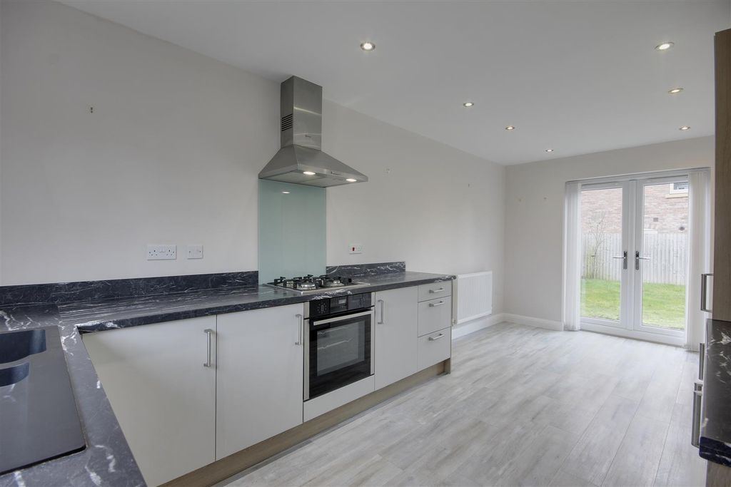 Property photo 2 of 16 Dining Kitchen
