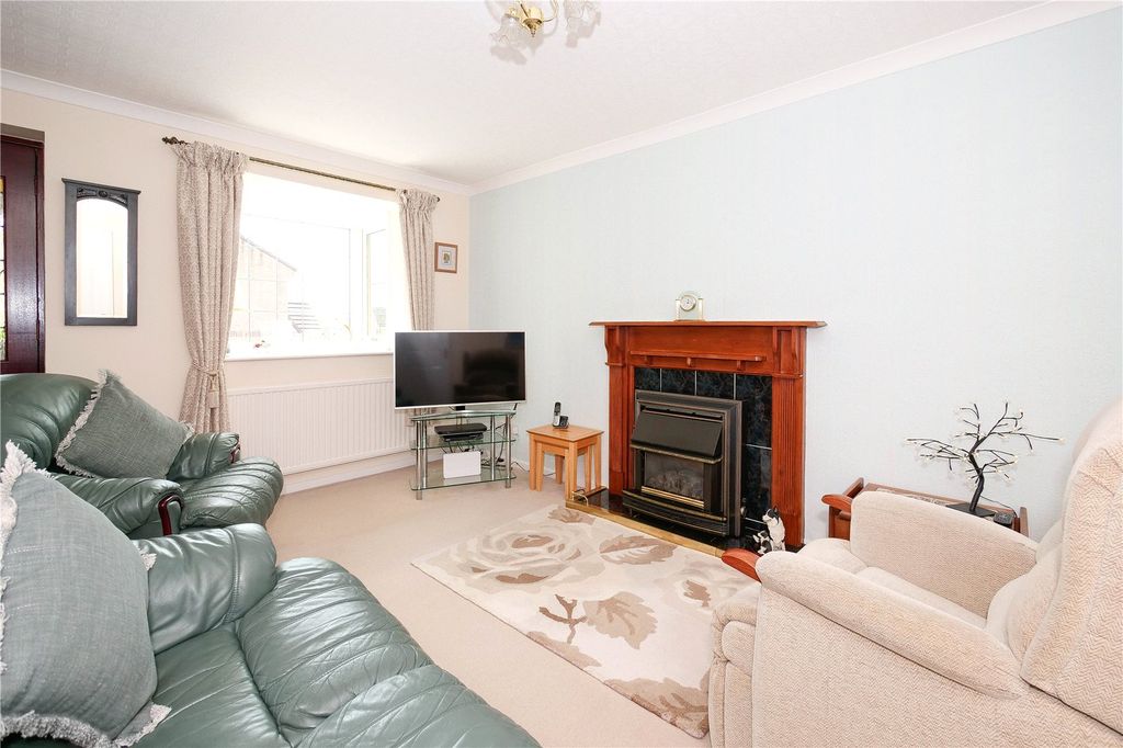 Property photo 2 of 14 Picture No. 11
