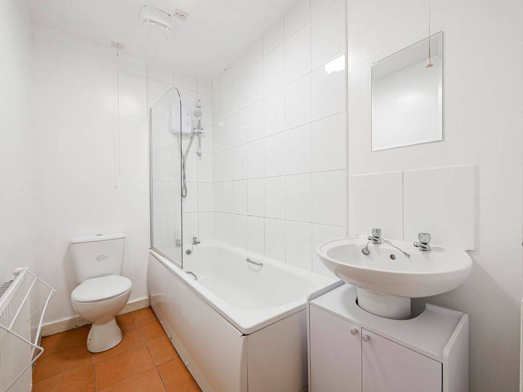 Property photo 3 of 8 Bathroom