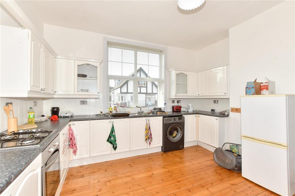 Property photo 2 of 6 Kitchen