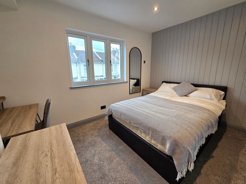 Property photo 2 of 17 Image