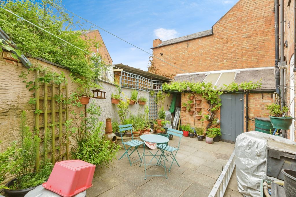 Property photo 2 of 15 Garden