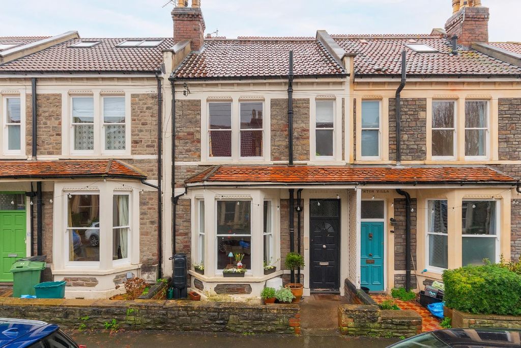 Property photo 2 of 28 2S9Abn - External D.Jpg