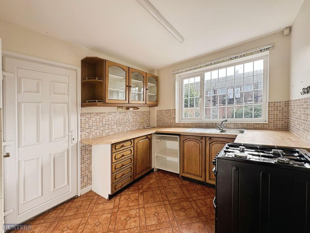 Property photo 3 of 21 Kitchen