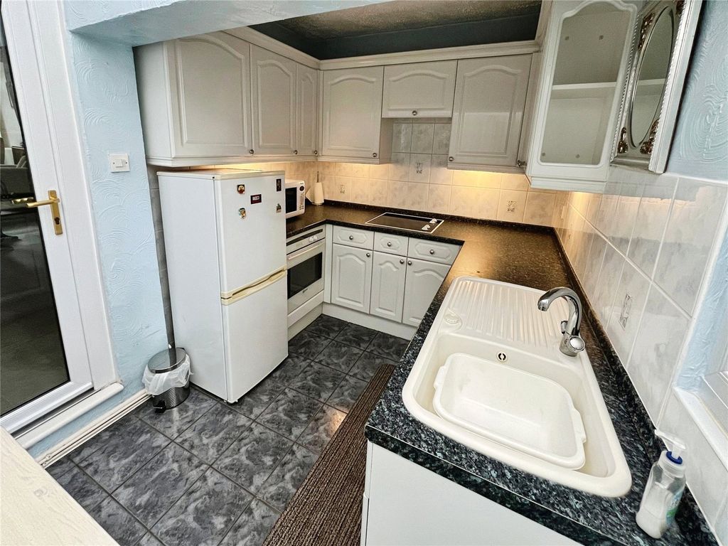 Property photo 2 of 17 Kitchen