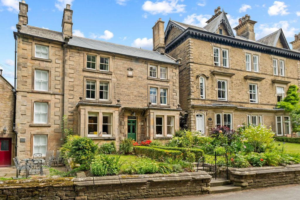 Property photo 1 of 50