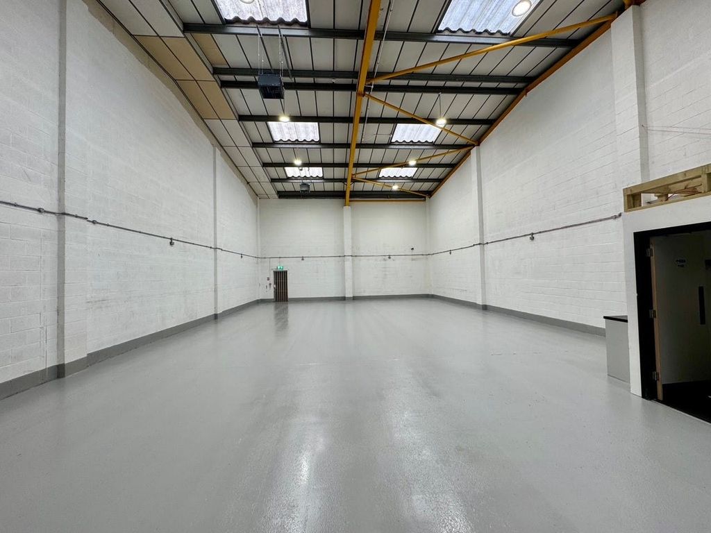 Property photo 3 of 14 Unit 14 Capitol Industrial Park Nw9 5.Jpg