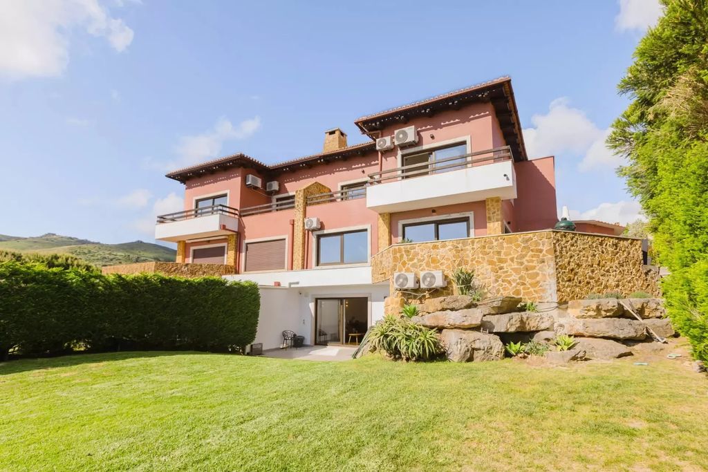 Property photo 1 of 14 Portugal | Cascais E Estoril | 4 Bedrooms | 4 Bathrooms | 327 Sqm | €2,600,000