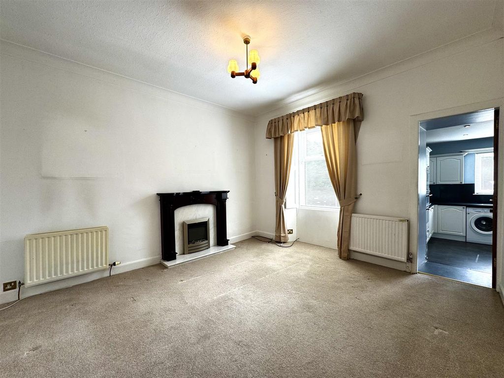 Property photo 3 of 26 Family/Dining Room