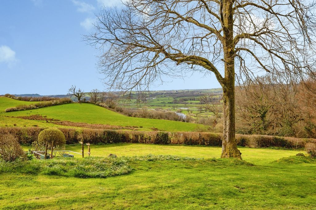 Property photo 3 of 24 Pbox-Img.Jpg