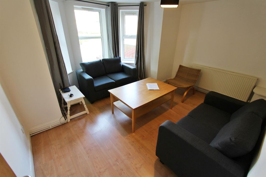 Property photo 2 of 9 Lounge