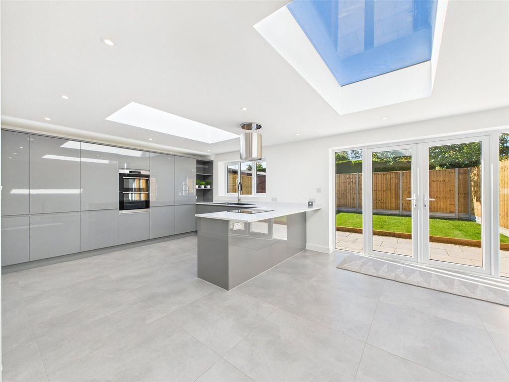 Property photo 2 of 15 Picture No. 10