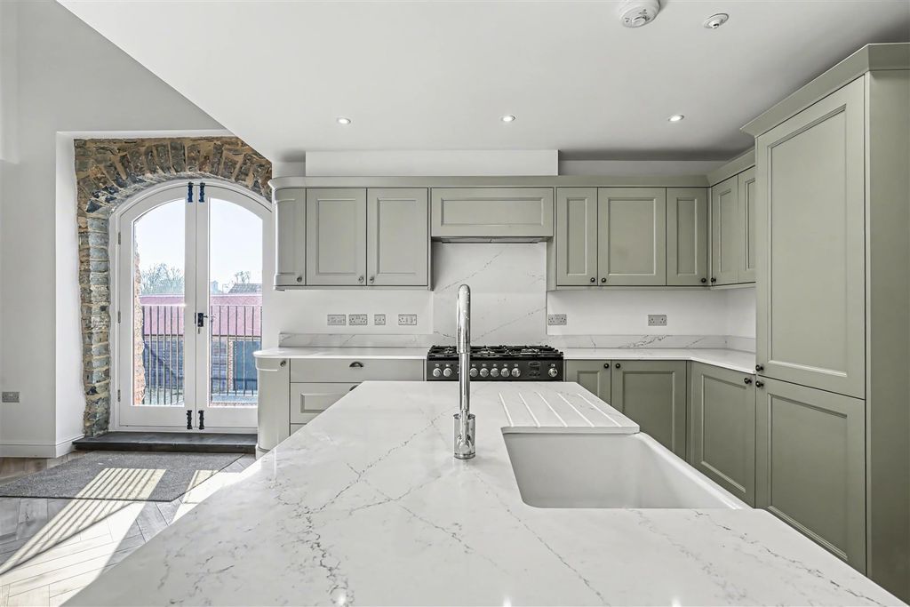 Property photo 3 of 13 Kitchen