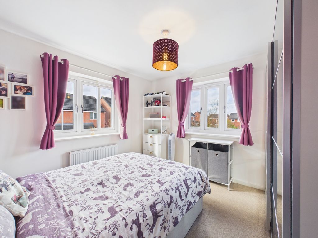 Property photo 3 of 7 Bedroom 1