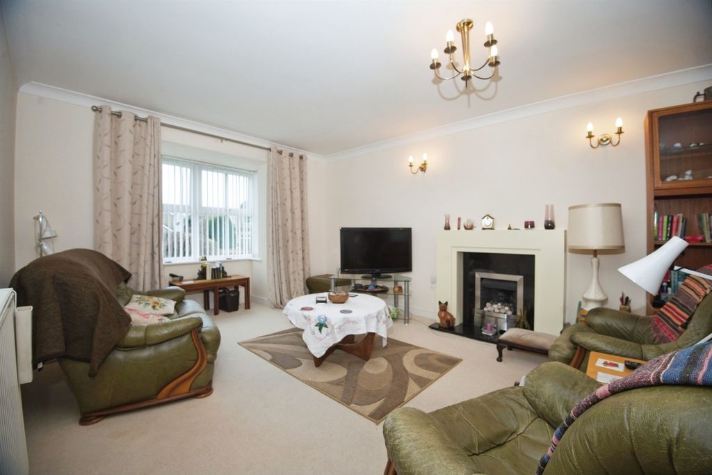 Property photo 2 of 33