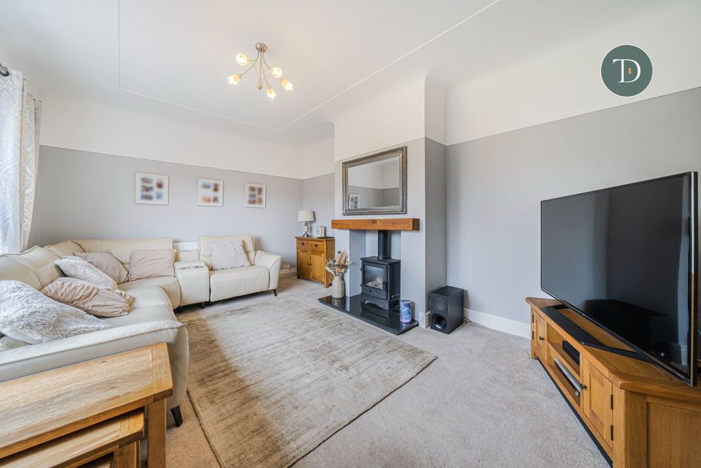 Property photo 2 of 36