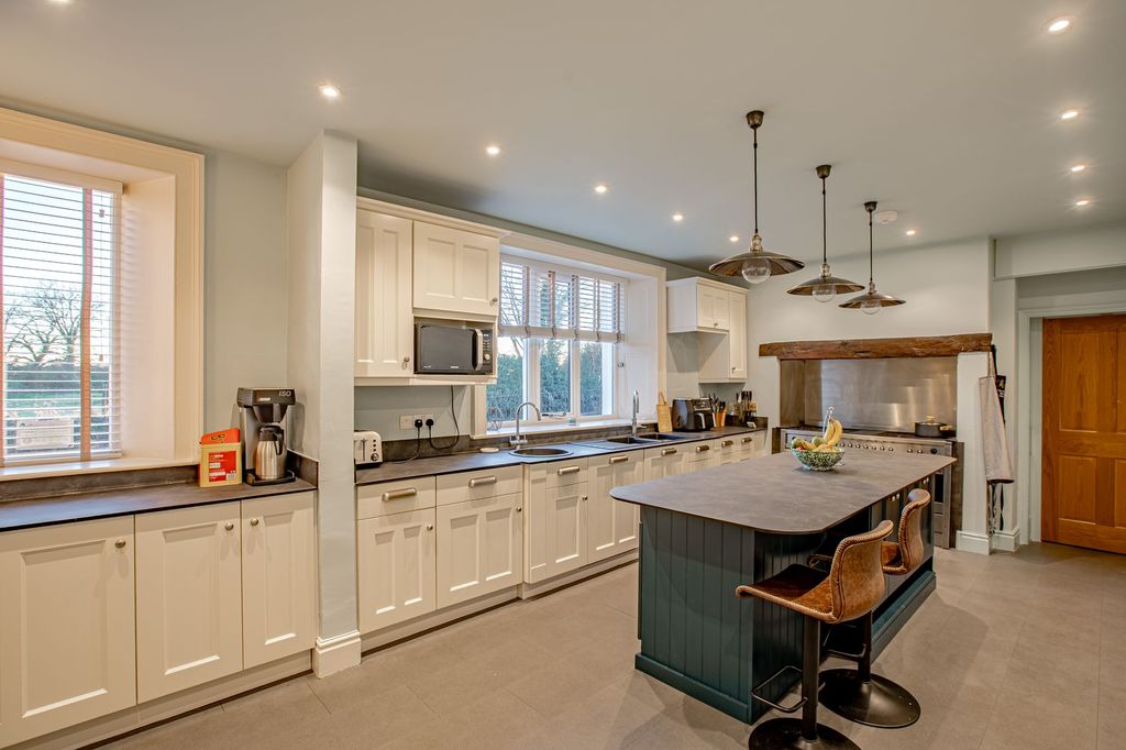 Property photo 3 of 67