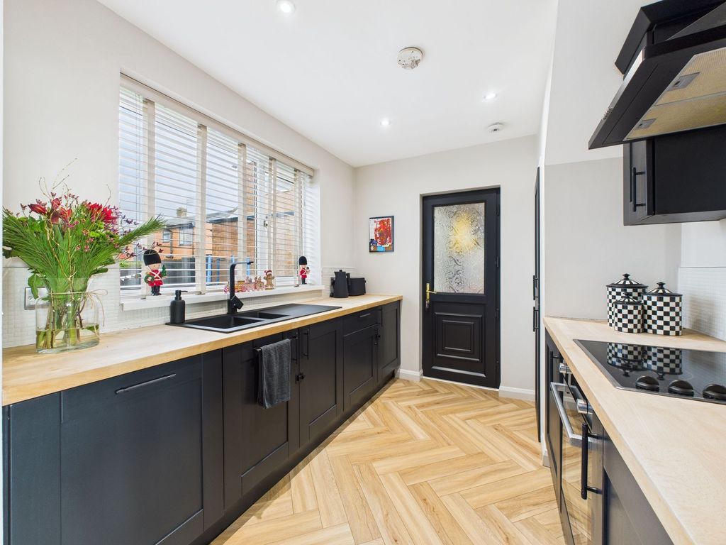 Property photo 2 of 12 Kitchen