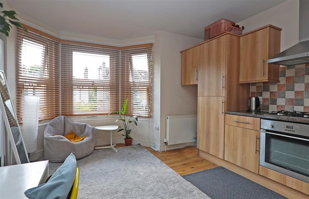 Property photo 2 of 5 Lounge / Kitchen