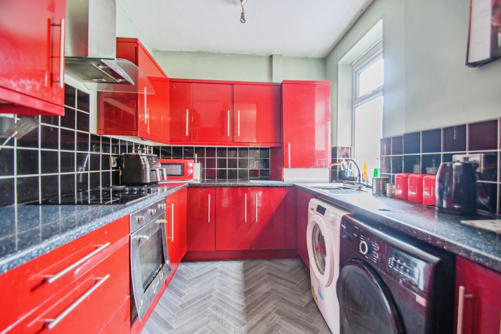 Property photo 3 of 15 Kitchen
