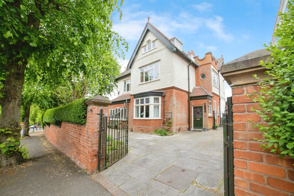 Property photo 2 of 34