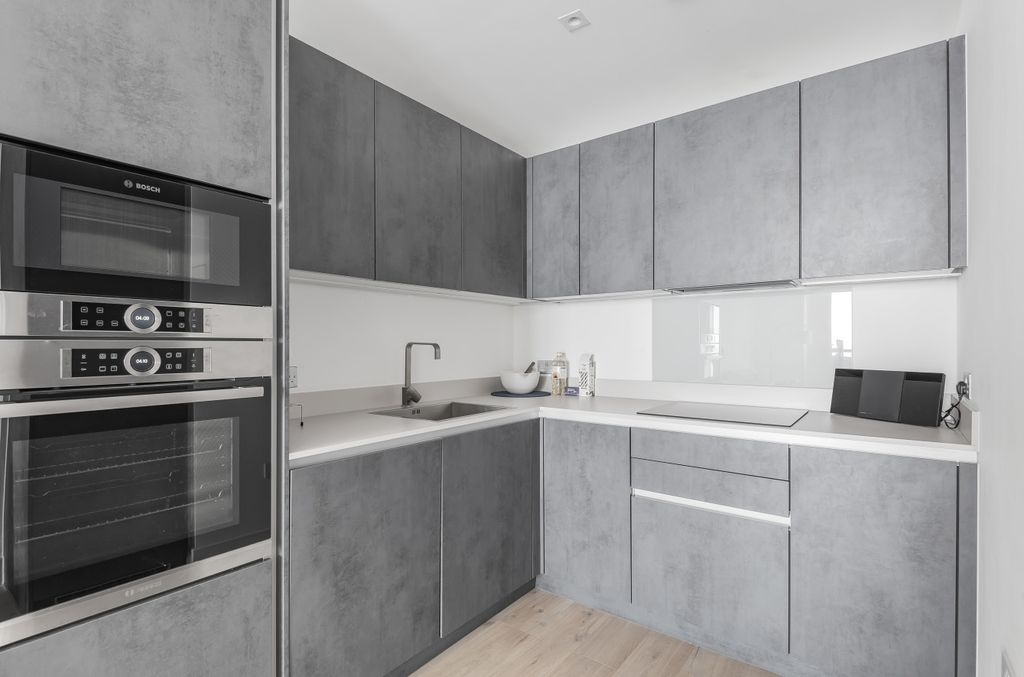 Property photo 3 of 11 Kitchen
