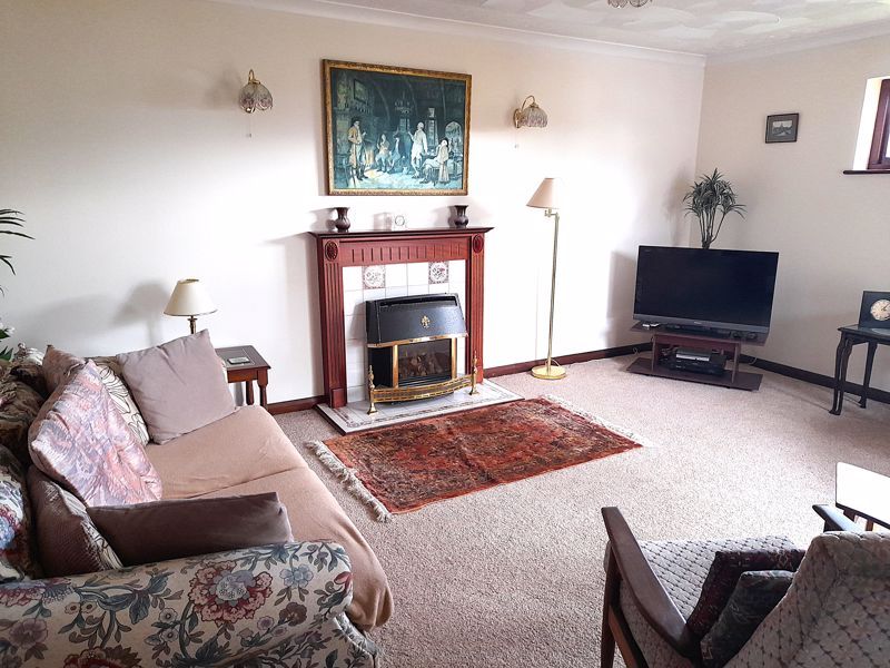 Property photo 2 of 16 Lounge