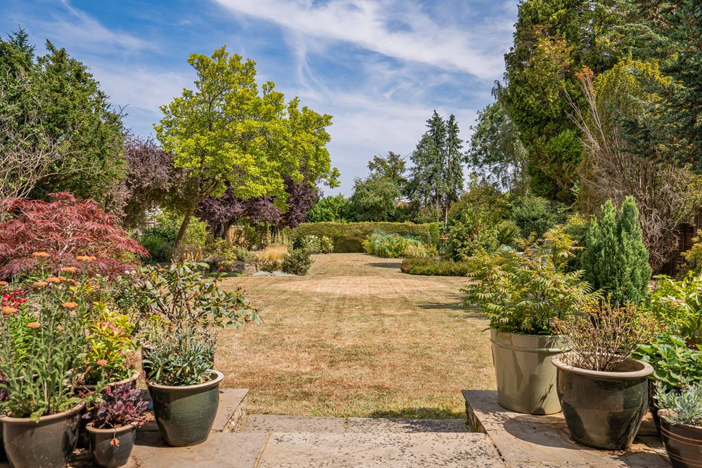Property photo 3 of 27 Garden