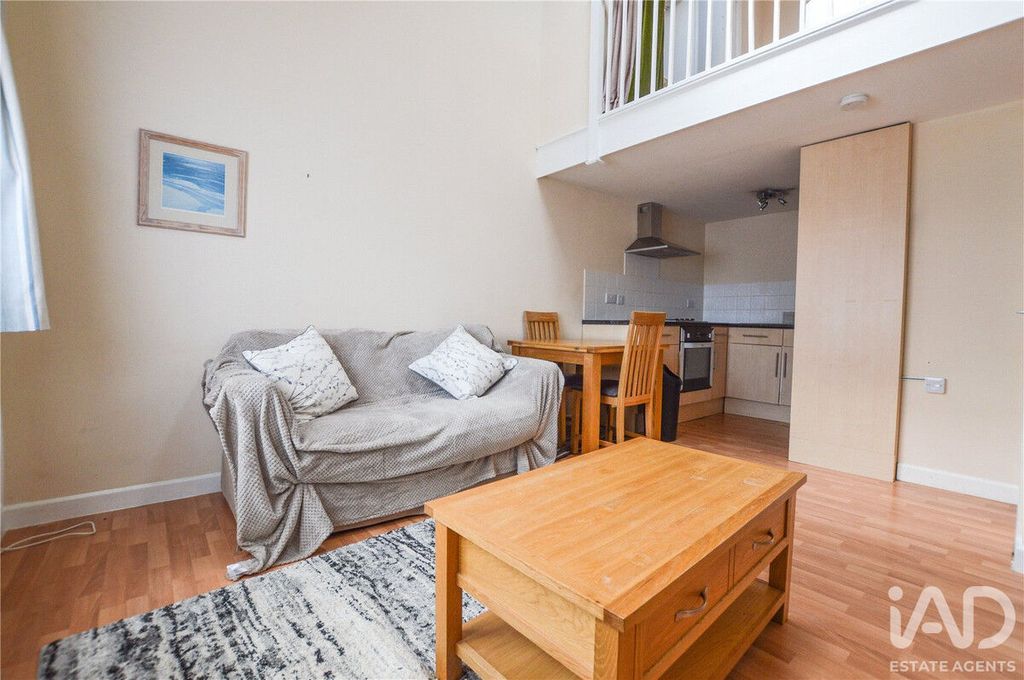 Property photo 2 of 6