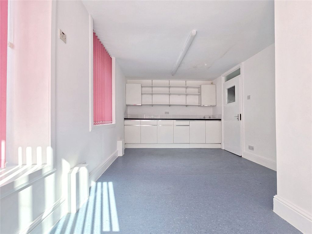 Property photo 3 of 17 Studio Space