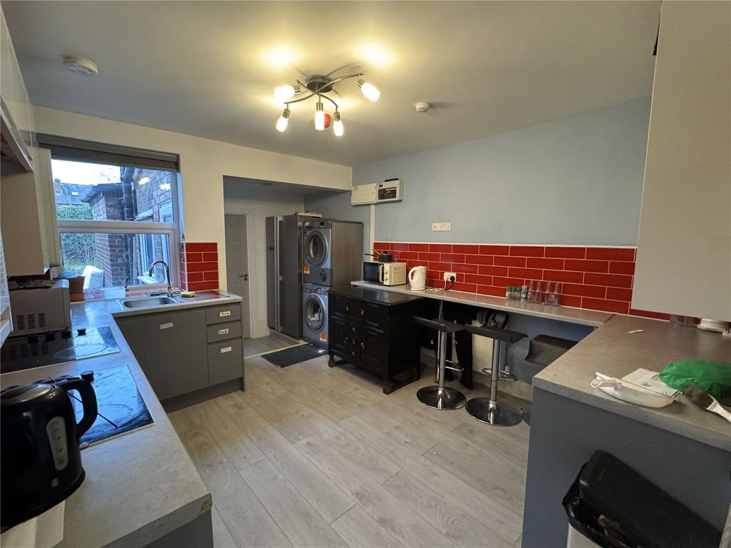 Property photo 3 of 13 Kitchen