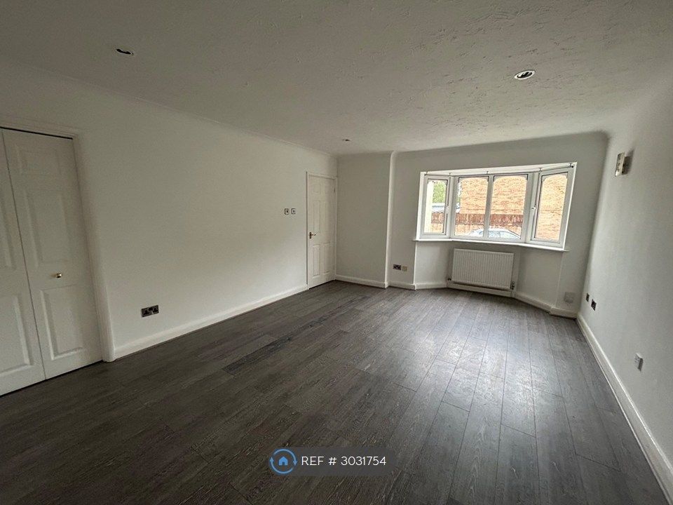 Property photo 2 of 16 Lounge