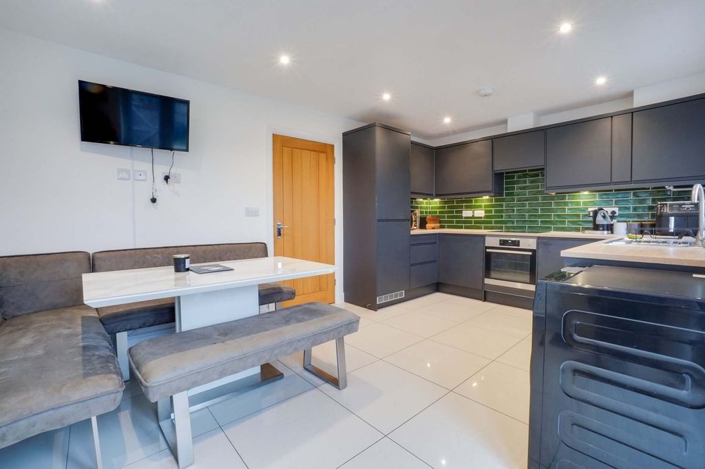 Property photo 2 of 34