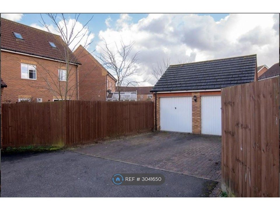 Property photo 3 of 14 Single Garage And Parking