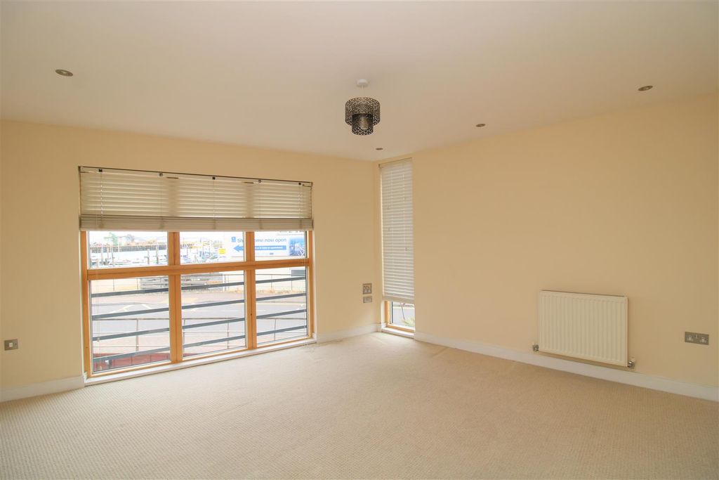 Property photo 1 of 8 Living Room