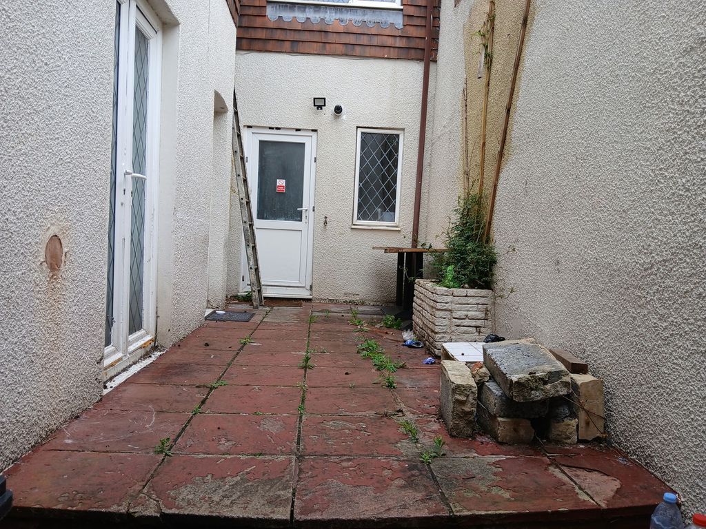 Property photo 1 of 90