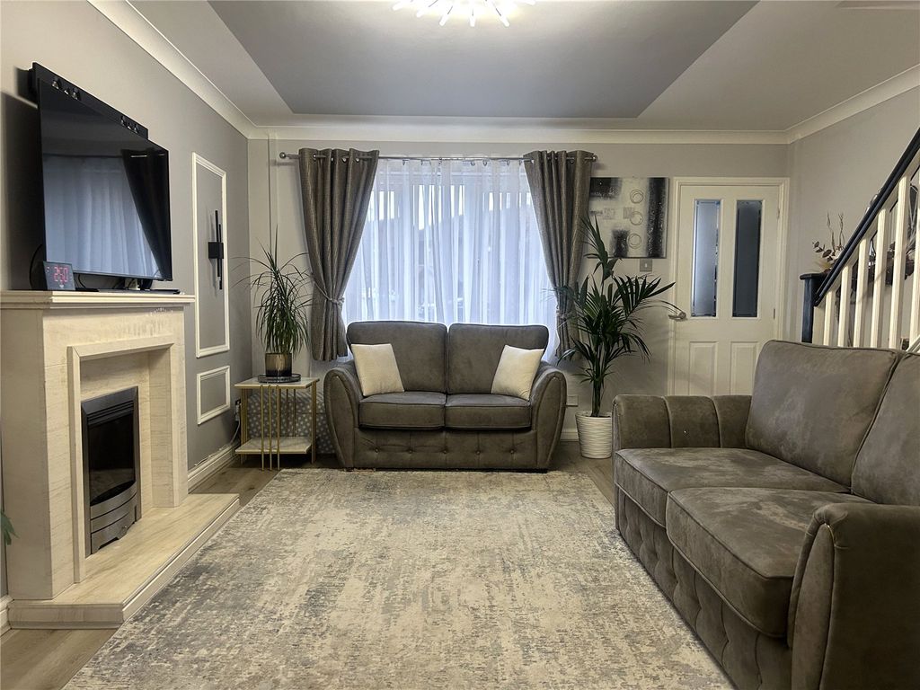 Property photo 2 of 22 Lounge