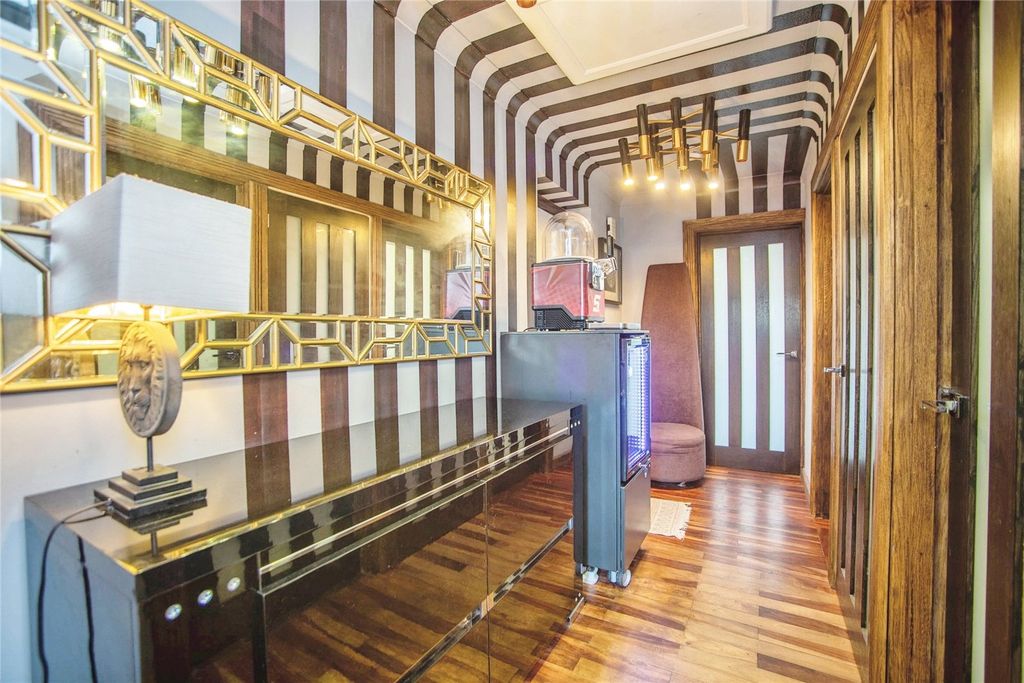 Property photo 3 of 12 Photography