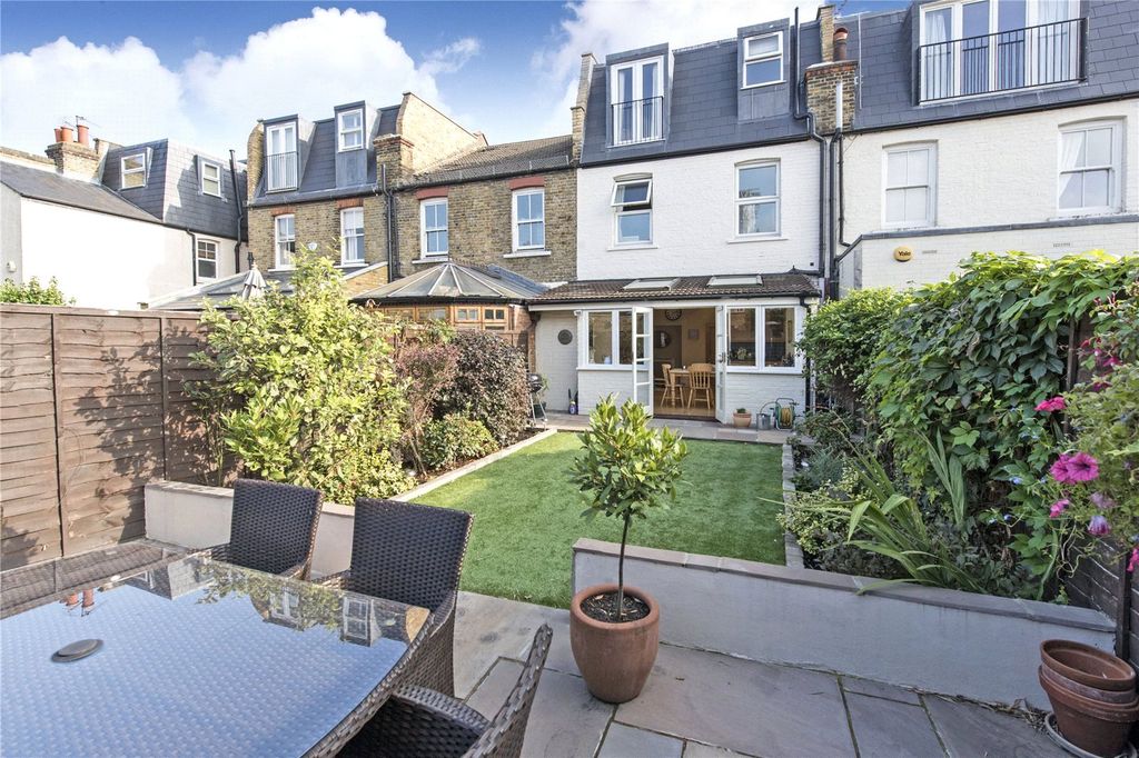 Property photo 2 of 9 Garden