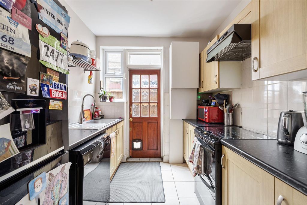 Property photo 3 of 15 Seymour Road, E10