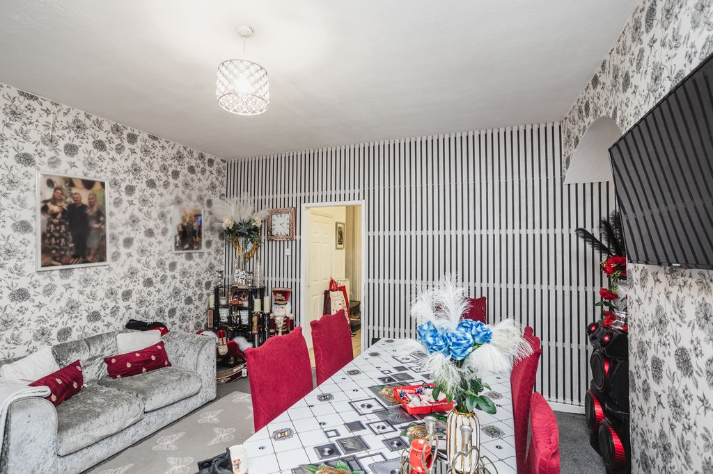 Property photo 2 of 25