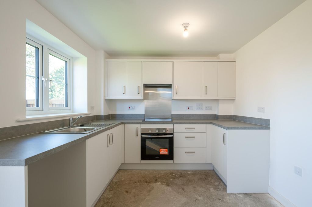 Property photo 3 of 6 Kitchen