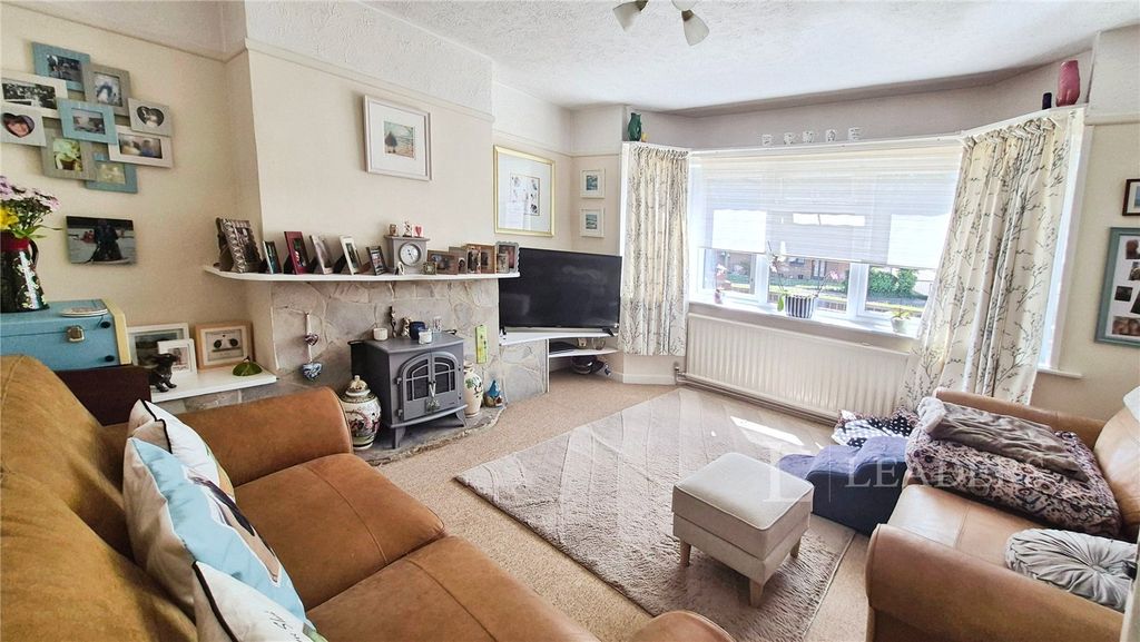 Property photo 2 of 19 Picture No. 11