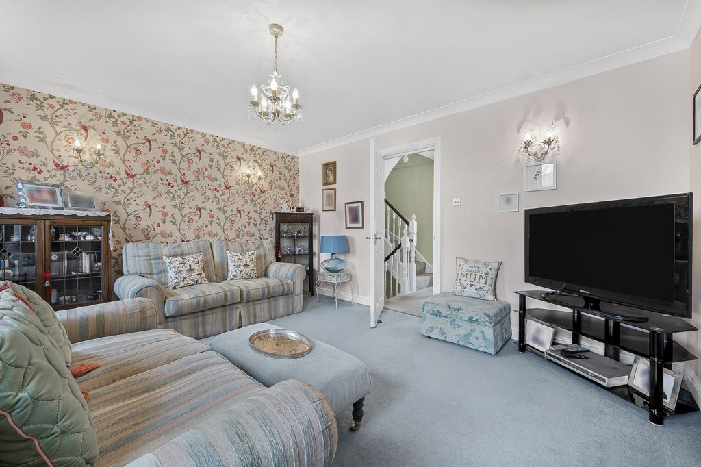 Property photo 3 of 12