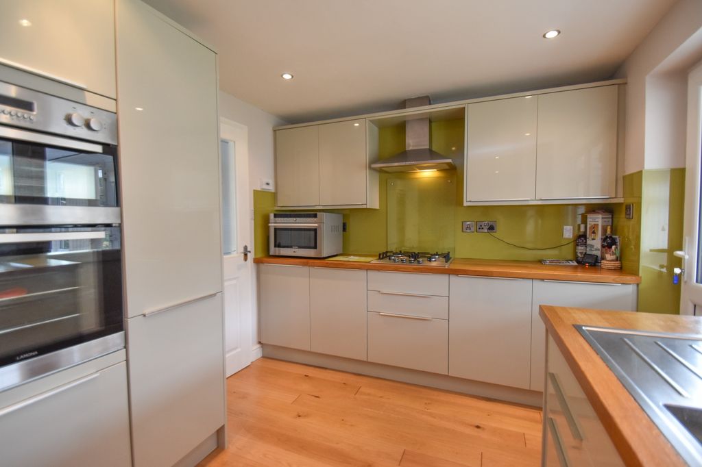 Property photo 2 of 22 Kitchen
