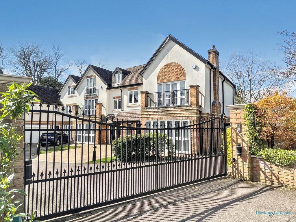 Property photo 1 of 24